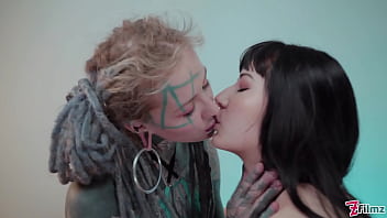 video alternative teen gets anal fucked and has orgasm on big toys porn
